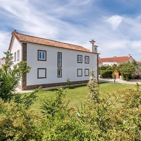 Vip House - Pool & In Caparica Guest house *