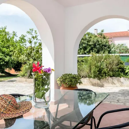 Vip House - Pool & In Caparica Guest house *