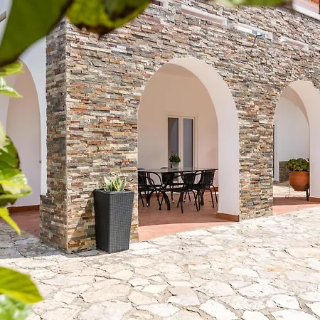 Vip House - Pool & In Caparica Guest house