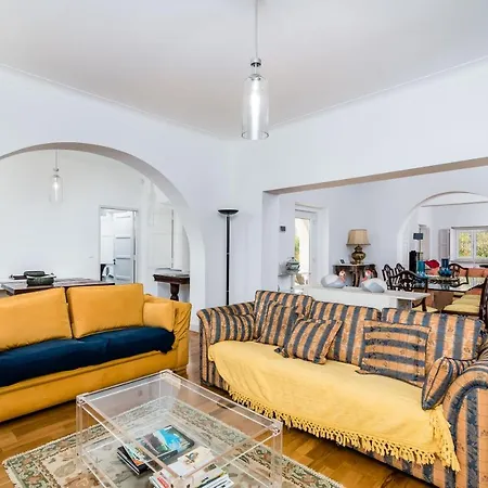 Guest house Vip House - Pool & In Caparica