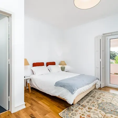Guest house Vip House - Pool & In Caparica *