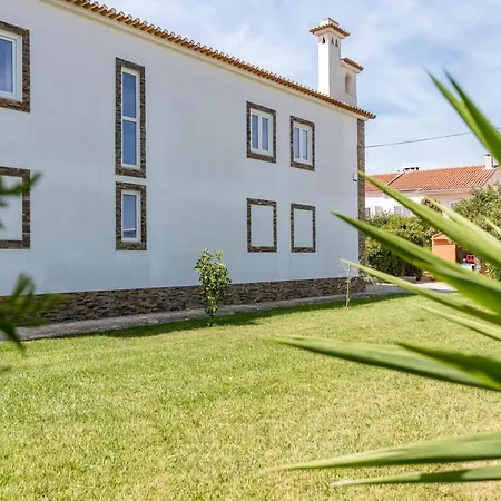Guest house Vip House - Pool & In Caparica