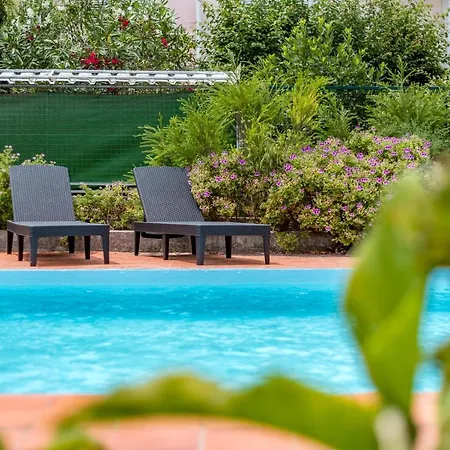 Vip House - Pool & In Caparica * Charneca (Setubal)