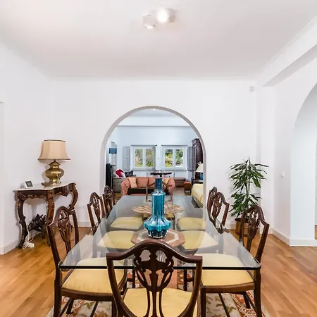 Vip House - Pool & In Caparica Guest house *